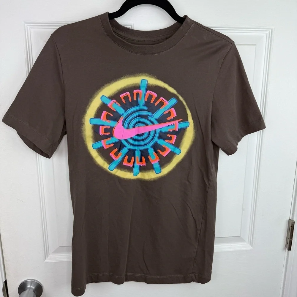 Men’s Nike Brown Tee with Vibrant Graphic